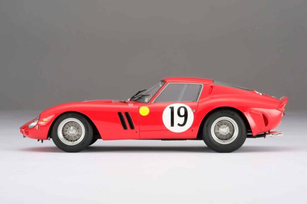 Amalgam - 1:18 Ferrari 250 GTO 3705GT No.19 1962 24h Le Mans Class Winner - Noblet, Guichet - Resin Model 33 Amalgam - 1:18 Ferrari 250 GTO 3705GT No.19 1962 24h Le Mans Class Winner - Noblet, Guichet - Resin Model