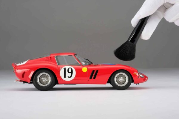 Amalgam - 1:18 Ferrari 250 GTO 3705GT No.19 1962 24h Le Mans Class Winner - Noblet, Guichet - Resin Model 32 Amalgam - 1:18 Ferrari 250 GTO 3705GT No.19 1962 24h Le Mans Class Winner - Noblet, Guichet - Resin Model