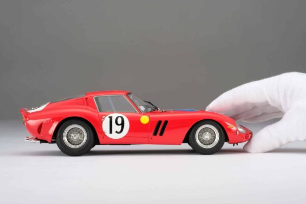 Amalgam - 1:18 Ferrari 250 GTO 3705GT No.19 1962 24h Le Mans Class Winner - Noblet, Guichet - Resin Model 27 Amalgam - 1:18 Ferrari 250 GTO 3705GT No.19 1962 24h Le Mans Class Winner - Noblet, Guichet - Resin Model