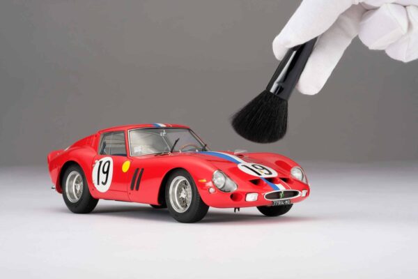 Amalgam - 1:18 Ferrari 250 GTO 3705GT No.19 1962 24h Le Mans Class Winner - Noblet, Guichet - Resin Model 22 Amalgam - 1:18 Ferrari 250 GTO 3705GT No.19 1962 24h Le Mans Class Winner - Noblet, Guichet - Resin Model
