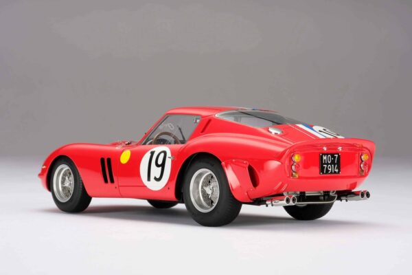 Amalgam - 1:18 Ferrari 250 GTO 3705GT No.19 1962 24h Le Mans Class Winner - Noblet, Guichet - Resin Model 26 Amalgam - 1:18 Ferrari 250 GTO 3705GT No.19 1962 24h Le Mans Class Winner - Noblet, Guichet - Resin Model