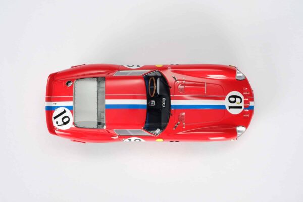 Amalgam - 1:18 Ferrari 250 GTO 3705GT No.19 1962 24h Le Mans Class Winner - Noblet, Guichet - Resin Model 30 Amalgam - 1:18 Ferrari 250 GTO 3705GT No.19 1962 24h Le Mans Class Winner - Noblet, Guichet - Resin Model