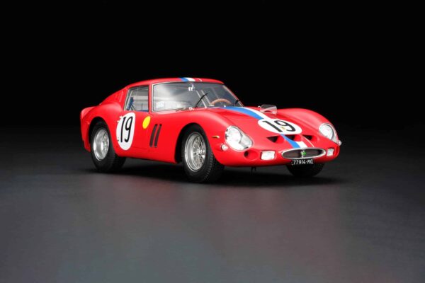 Amalgam - 1:18 Ferrari 250 GTO 3705GT No.19 1962 24h Le Mans Class Winner - Noblet, Guichet - Resin Model 37 Amalgam - 1:18 Ferrari 250 GTO 3705GT No.19 1962 24h Le Mans Class Winner - Noblet, Guichet - Resin Model
