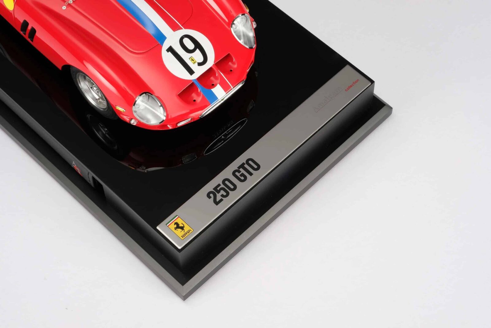 Amalgam - 1:18 Ferrari 250 GTO 3705GT No.19 1962 24h Le Mans Class