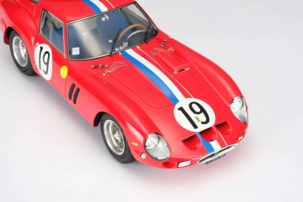 Amalgam - 1:18 Ferrari 250 GTO 3705GT No.19 1962 24h Le Mans Class Winner - Noblet, Guichet - Resin Model 31 Amalgam - 1:18 Ferrari 250 GTO 3705GT No.19 1962 24h Le Mans Class Winner - Noblet, Guichet - Resin Model