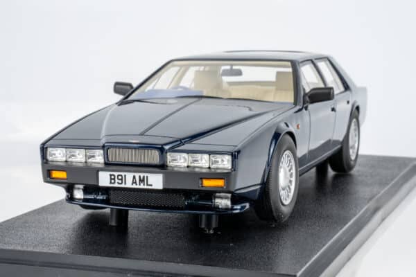 Cult Scale - 1:18 Aston Martin Lagonda Series IV Royal Blue 1988-90 - Limited Edition Resin Model 11 Cult Scale - 1:18 Aston Martin Lagonda Series IV Royal Blue 1988-90 - Limited Edition Resin Model