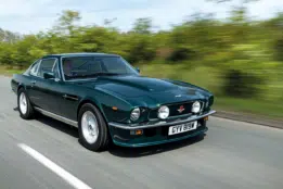 Stirling Scale - 1:18 Aston Martin V8 Vantage 1985 (X-Pack) Green