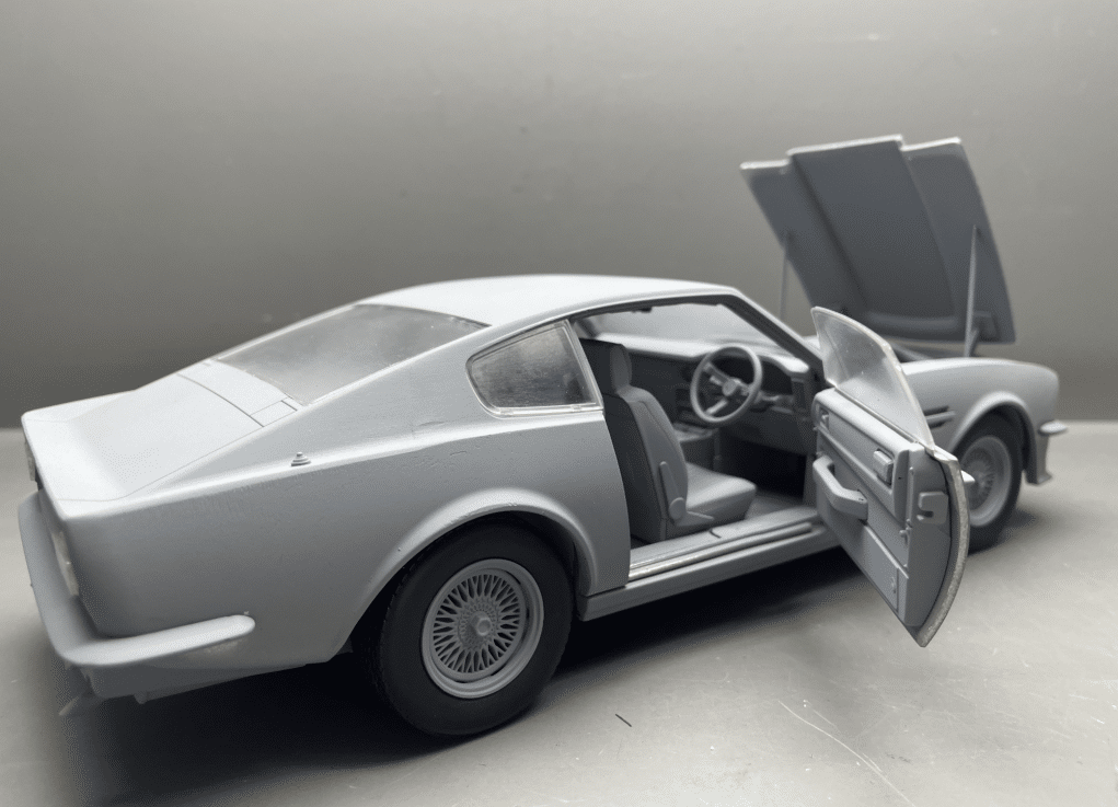 Stirling Scale Unveils Prototype of Aston Martin V8 Vantage (X-Pack) Model
