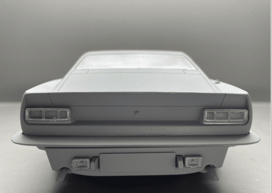 Stirling Scale Unveils Prototype of Aston Martin V8 Vantage (X-Pack) Model