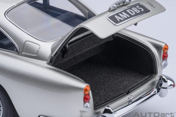 AUTOart 1:18 Aston Martin DB5 1964 Silver (70287) Composite Model 29 AUTOart 1:18 Aston Martin DB5 1964 Silver (70287) Composite Model