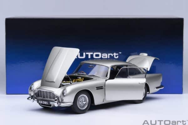AUTOart 1:18 Aston Martin DB5 1964 Silver (70287) Composite Model