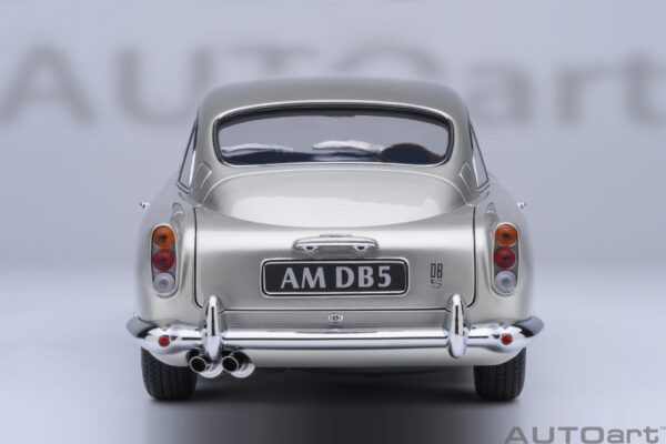 AUTOart 1:18 Aston Martin DB5 1964 Silver (70287) Composite Model 33 AUTOart 1:18 Aston Martin DB5 1964 Silver (70287) Composite Model