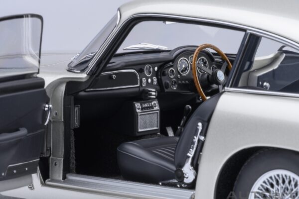 AUTOart 1:18 Aston Martin DB5 1964 Silver (70287) Composite Model 25 AUTOart 1:18 Aston Martin DB5 1964 Silver (70287) Composite Model