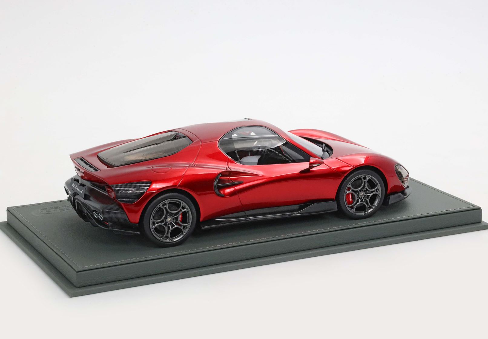 BBR 1:18 Alfa Romeo 33 Stradale 2023 Rosso Villa d'Este Red (P18264A) Limited Edition Resin Model 3 BBR 1:18 Alfa Romeo 33 Stradale 2023 Rosso Villa d'Este Red (P18264A) Limited Edition Resin Model - Image 3