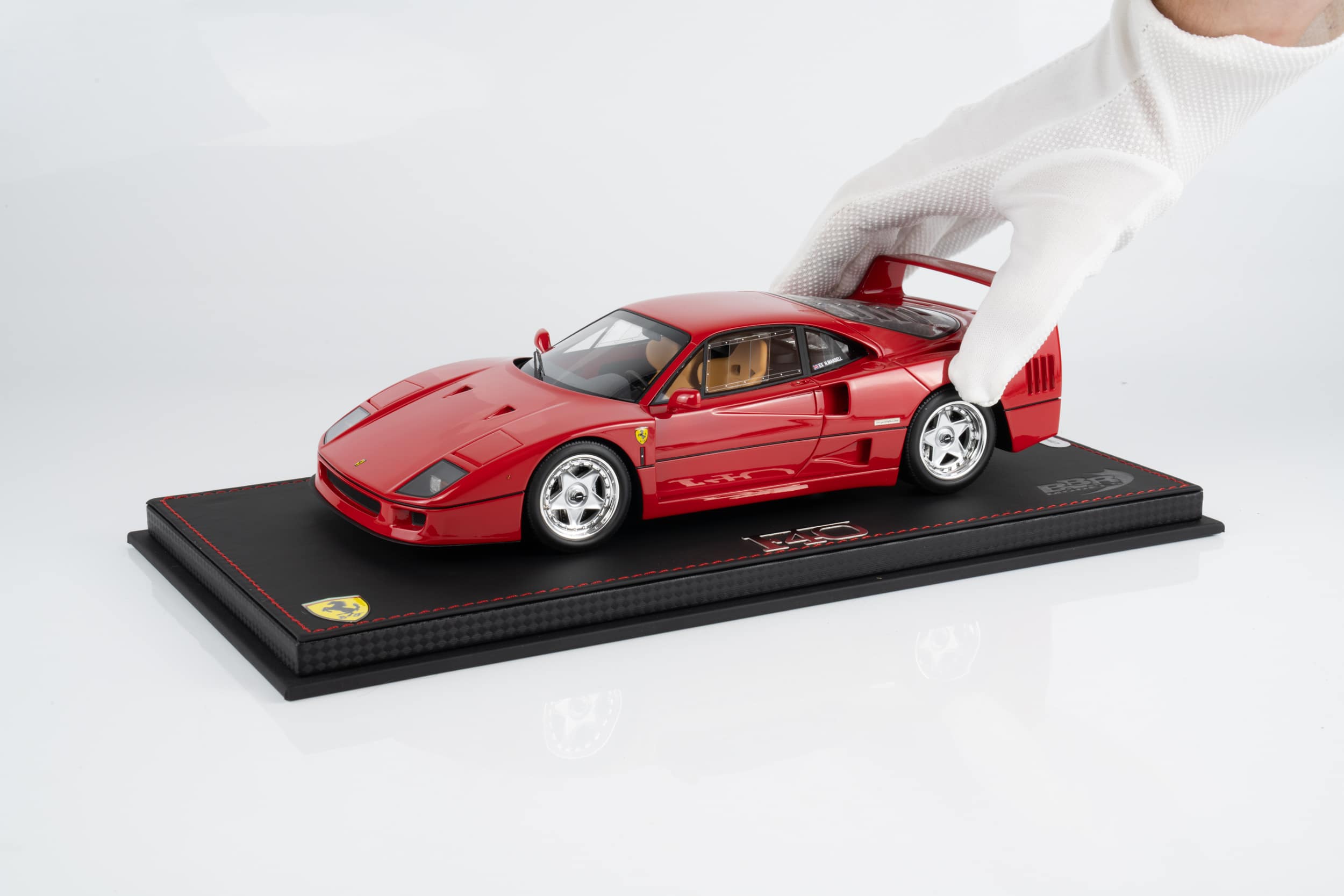 BBR 1:18 Ferrari F40 1987 Rosso Corsa Ex Nigel Mansell (P18168NM) Limited Edition Resin Model (With Showcase) 4 BBR 1:18 Ferrari F40 1987 Rosso Corsa Ex Nigel Mansell (P18168NM) Limited Edition Resin Model (With Showcase) - Image 4