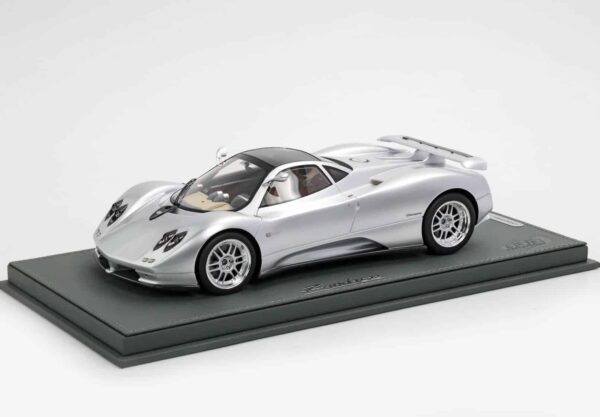 BBR - 1:18 Pagani Zonda C12 001 1999 20th Anniversary Silver - Limited Edition Resin Model with Showcase 11 BBR - 1:18 Pagani Zonda C12 001 1999 20th Anniversary Silver - Limited Edition Resin Model with Showcase