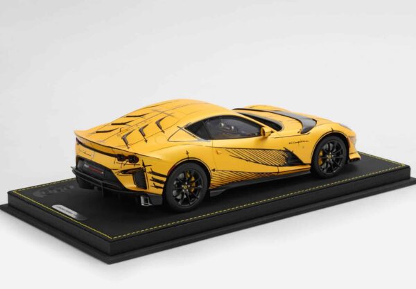 BBR - 1:18 Ferrari 812 Competizione Tristrato Giallo Yellow Tailor Made - Limited Edition Special Carbon Box with Showcase 13 BBR - 1:18 Ferrari 812 Competizione Tristrato Giallo Yellow Tailor Made - Limited Edition Special Carbon Box with Showcase