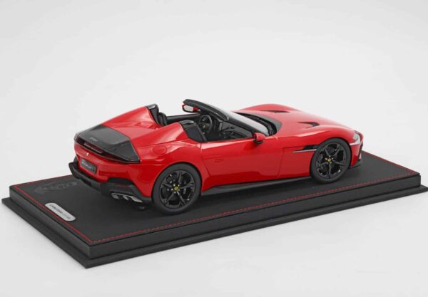 BBR - 1:18 Ferrari 12Cilindri Spider Red Corsa - Limited Edition Resin Model with Showcase 16 BBR P18251A Ferrari 12Cilindri Red 5.JPG