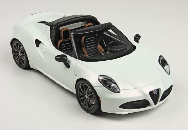 BBR P1881 Alfa Romeo 4C White Resin Model 2014 1:18 scale