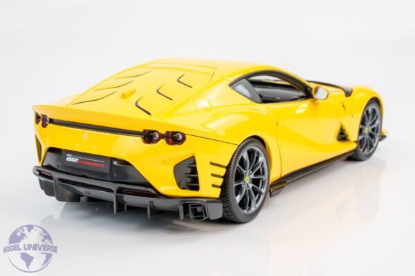 Bburago - 1:18 Ferrari 812 Competizione Modena Yellow 2021 - Diecast Model 23 Bburago - 1:18 Ferrari 812 Competizione Modena Yellow 2021 - Diecast Model