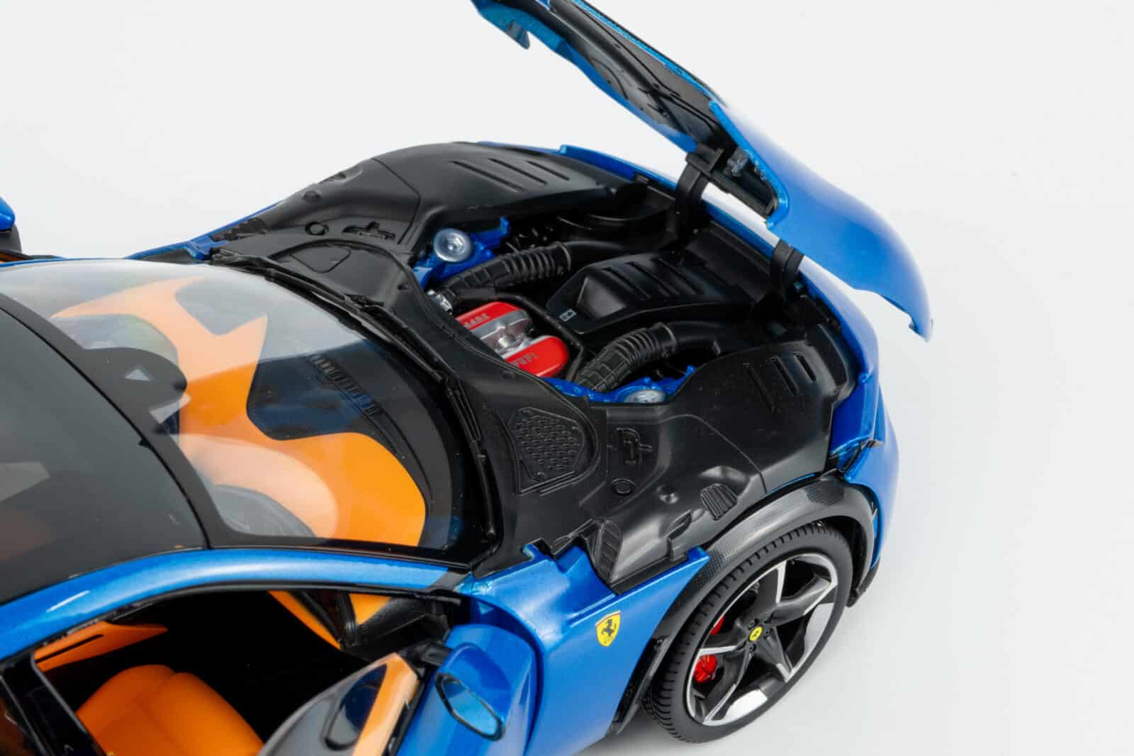 Polistil - 1:18 Ferrari Purosangue 2022 Blue Corsa with Showcase