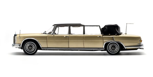 CMC 1:18 Mercedes-Benz 600 Pullman Laudaulet Beige/Brown Softtop (Limited Edition)