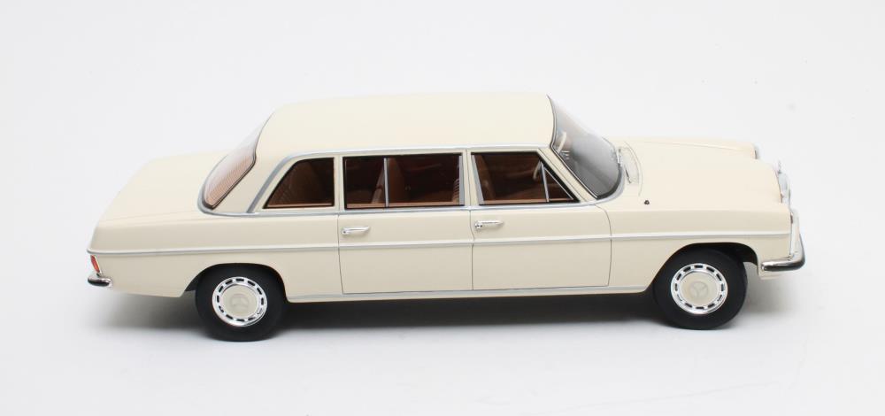 Cult Scale CML004-2 Mercedes V114 Lang 1970 White Resin Model Car 1:18 scale