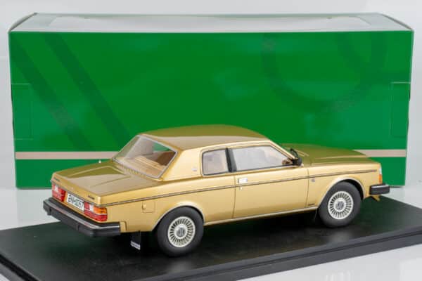 Cult Scale 1:18 Volvo 262C Bertone 1981 Gold (CML022-3) Limited Edition Resin Model 7 Cult Scale 1:18 Volvo 262C Bertone 1981 Gold (CML022-3) Limited Edition Resin Model