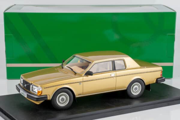Cult Scale 1:18 Volvo 262C Bertone 1981 Gold (CML022-3) Limited Edition Resin Model