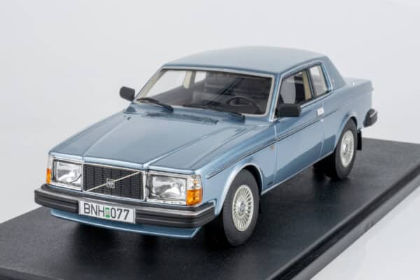 Cult Scale 1:18 Volvo 262C Bertone 1981 Metallic Blue (CML022-4) Limited Edition Resin Model 7 Cult Scale 1:18 Volvo 262C Bertone 1981 Metallic Blue (CML022-4) Limited Edition Resin Model