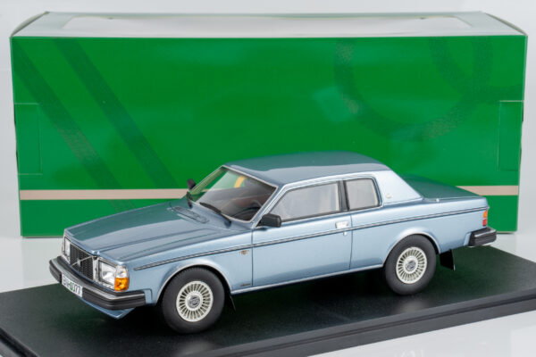 Cult Scale 1:18 Volvo 262C Bertone 1981 Metallic Blue (CML022-4) Limited Edition Resin Model