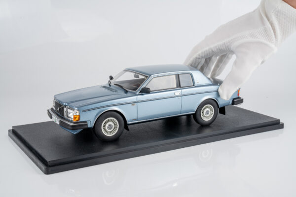 Cult Scale 1:18 Volvo 262C Bertone 1981 Metallic Blue (CML022-4) Limited Edition Resin Model 6 Cult Scale 1:18 Volvo 262C Bertone 1981 Metallic Blue (CML022-4) Limited Edition Resin Model