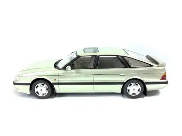 Cult Scale - 1:18 Rover 827 Vitesse Pulsar Silver 1988-1989 - Limited Edition Resin Model