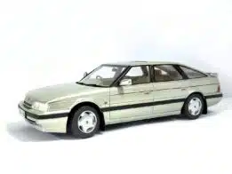 Cult Scale - 1:18 Rover 827 Vitesse Pulsar Silver 1988-1989 - Limited Edition Resin Model
