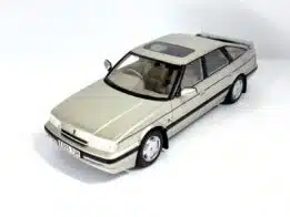 Cult Scale - 1:18 Rover 827 Vitesse Pulsar Silver 1988-1989 - Limited Edition Resin Model