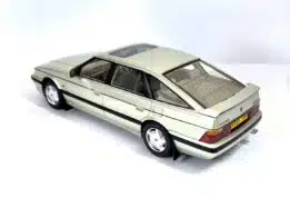 Cult Scale - 1:18 Rover 827 Vitesse Pulsar Silver 1988-1989 - Limited Edition Resin Model