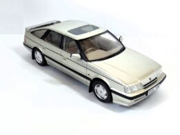 Cult Scale - 1:18 Rover 827 Vitesse Pulsar Silver 1988-1989 - Limited Edition Resin Model