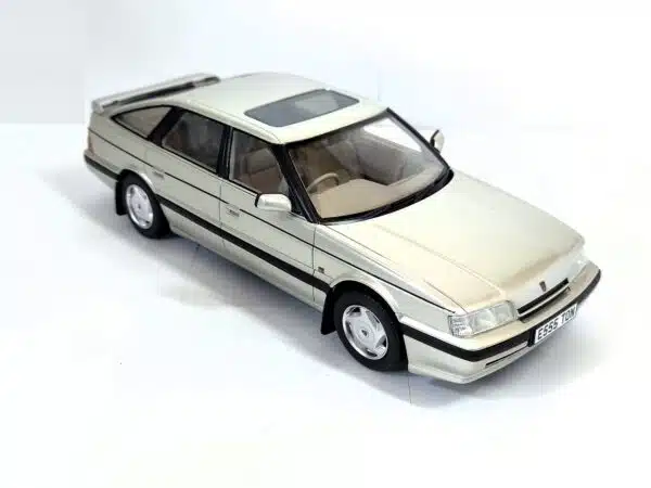 Cult Scale - 1:18 Rover 827 Vitesse Pulsar Silver 1988-1989 - Limited Edition Resin Model