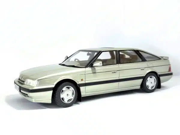 Cult Scale - 1:18 Rover 827 Vitesse Pulsar Silver 1988-1989 - Limited Edition Resin Model