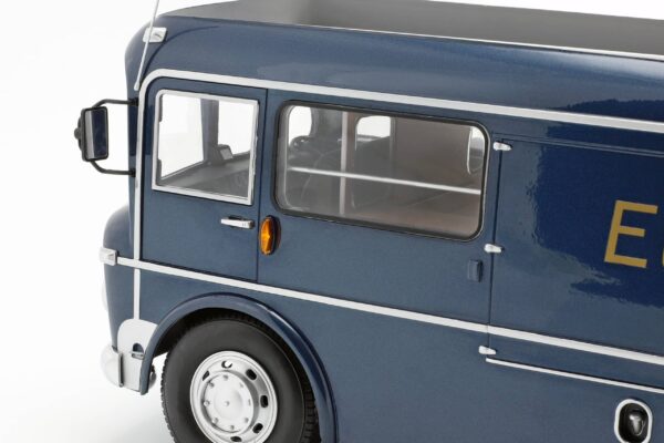 CMR 1:18 Commer TS3 Ecurie Ecosse Transporter 1959 - Diecast Model 26 CMR 1:18 Commer TS3 Ecurie Ecosse Transporter 1959 - Diecast Model