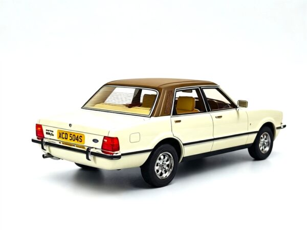 Cult Scale 1:18 Ford Cortina Mk IV Diamond White (CML321-2) UK Exclusive Limited Edition Resin Model 6 Cult Scale 1:18 Ford Cortina Mk IV Diamond White UK Exclusive Limited Edition Resin Model