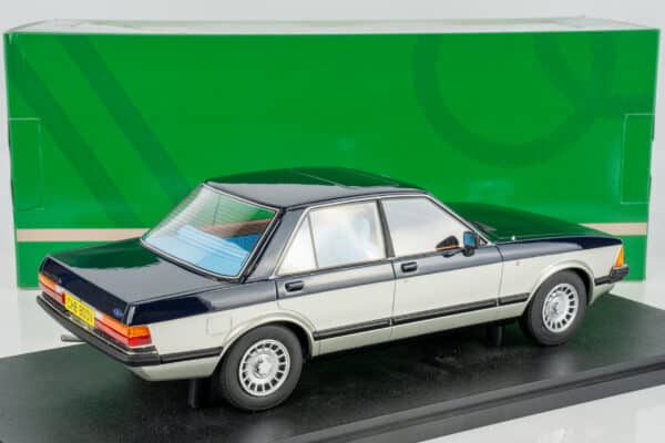 Cult Scale - 1:18 Ford Granada 2.8 Ghia Sapphire Blue/Silver - Limited Edition Resin Model