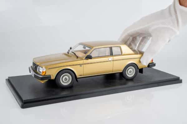 Cult Scale 1:18 Volvo 262C Bertone 1981 Gold (CML022-3) Limited Edition Resin Model 8 Cult Scale 1:18 Volvo 262C Bertone 1981 Gold (CML022-3) Limited Edition Resin Model
