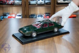 Cult Scale - 1:18 Aston Martin Lagonda Green 1985 - Limited Edition Resin Model