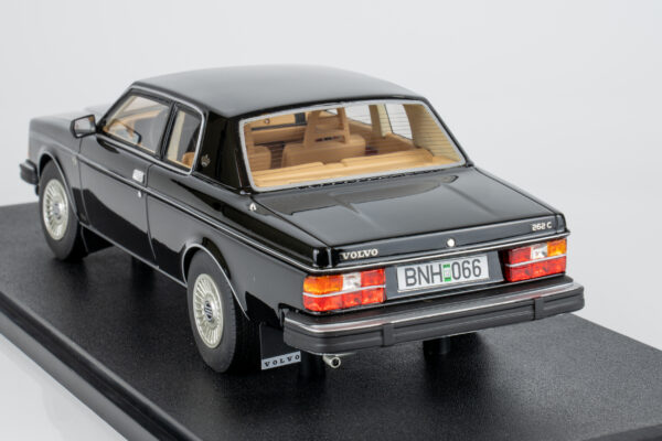 Cult Scale 1:18 Volvo 262C Bertone 1981 Black (CML022-2) Limited Edition Resin Model 8 Cult Scale 1:18 Volvo 262C Bertone 1981 Black (CML022-2) Limited Edition Resin Model