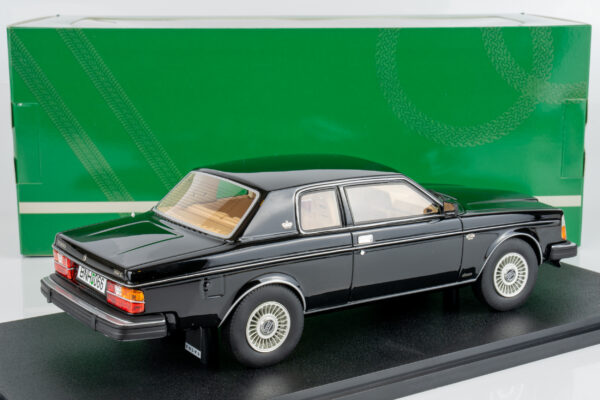 Cult Scale 1:18 Volvo 262C Bertone 1981 Black (CML022-2) Limited Edition Resin Model 10 Cult Scale 1:18 Volvo 262C Bertone 1981 Black (CML022-2) Limited Edition Resin Model