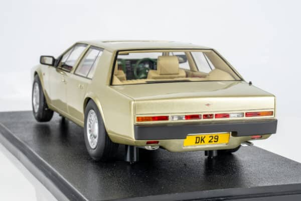 Cult Scale - 1:18 Aston Martin Lagonda Series IV Ice Green 1988-90 - Limited Edition Resin Model 12 Cult Scale - 1:18 Aston Martin Lagonda Series IV Ice Green 1988-90 - Limited Edition Resin Model