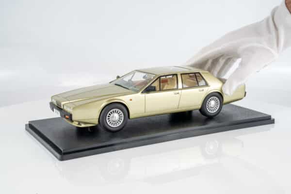 Cult Scale - 1:18 Aston Martin Lagonda Series IV Ice Green 1988-90 - Limited Edition Resin Model 9 Cult Scale - 1:18 Aston Martin Lagonda Series IV Ice Green 1988-90 - Limited Edition Resin Model