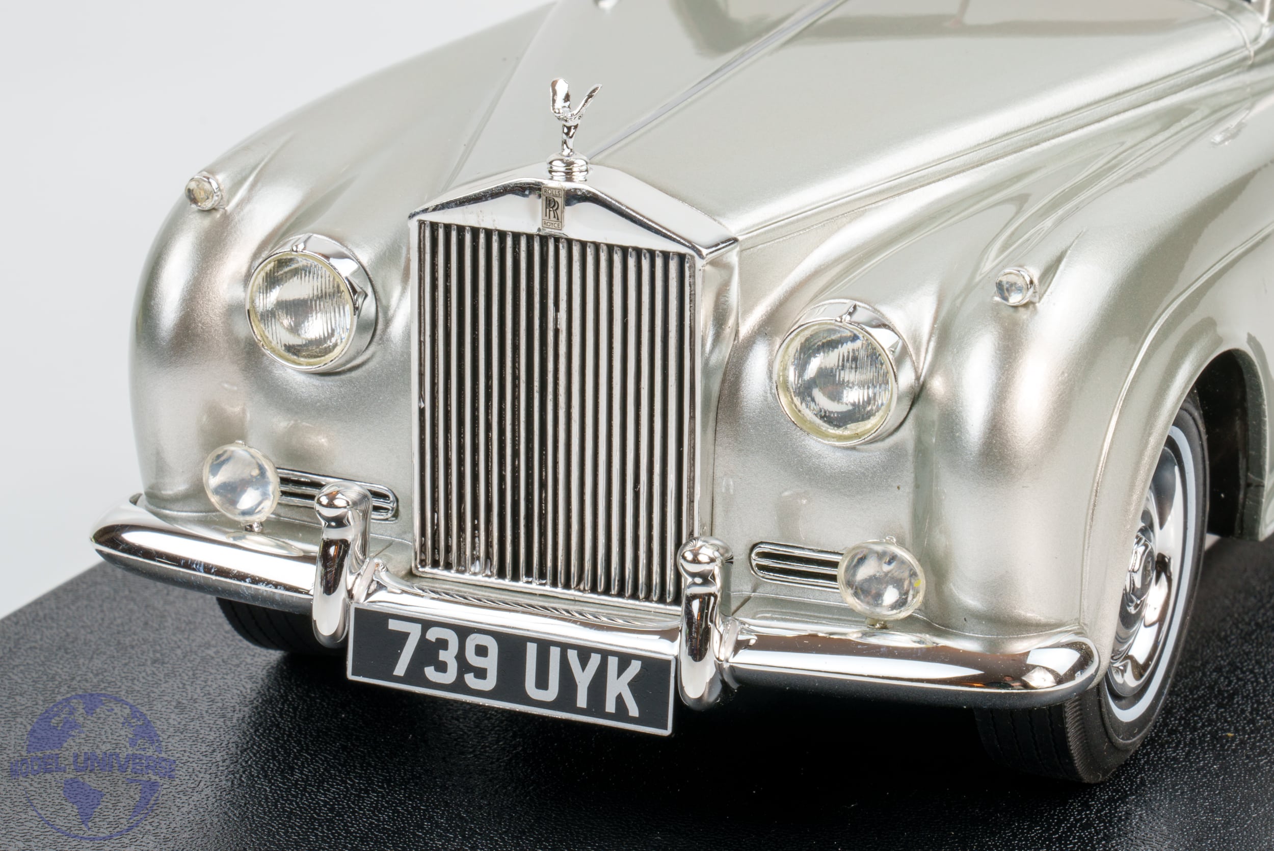 Cult Scale - 1:18 Rolls-Royce Silver Cloud DHC Shell Grey 1960
