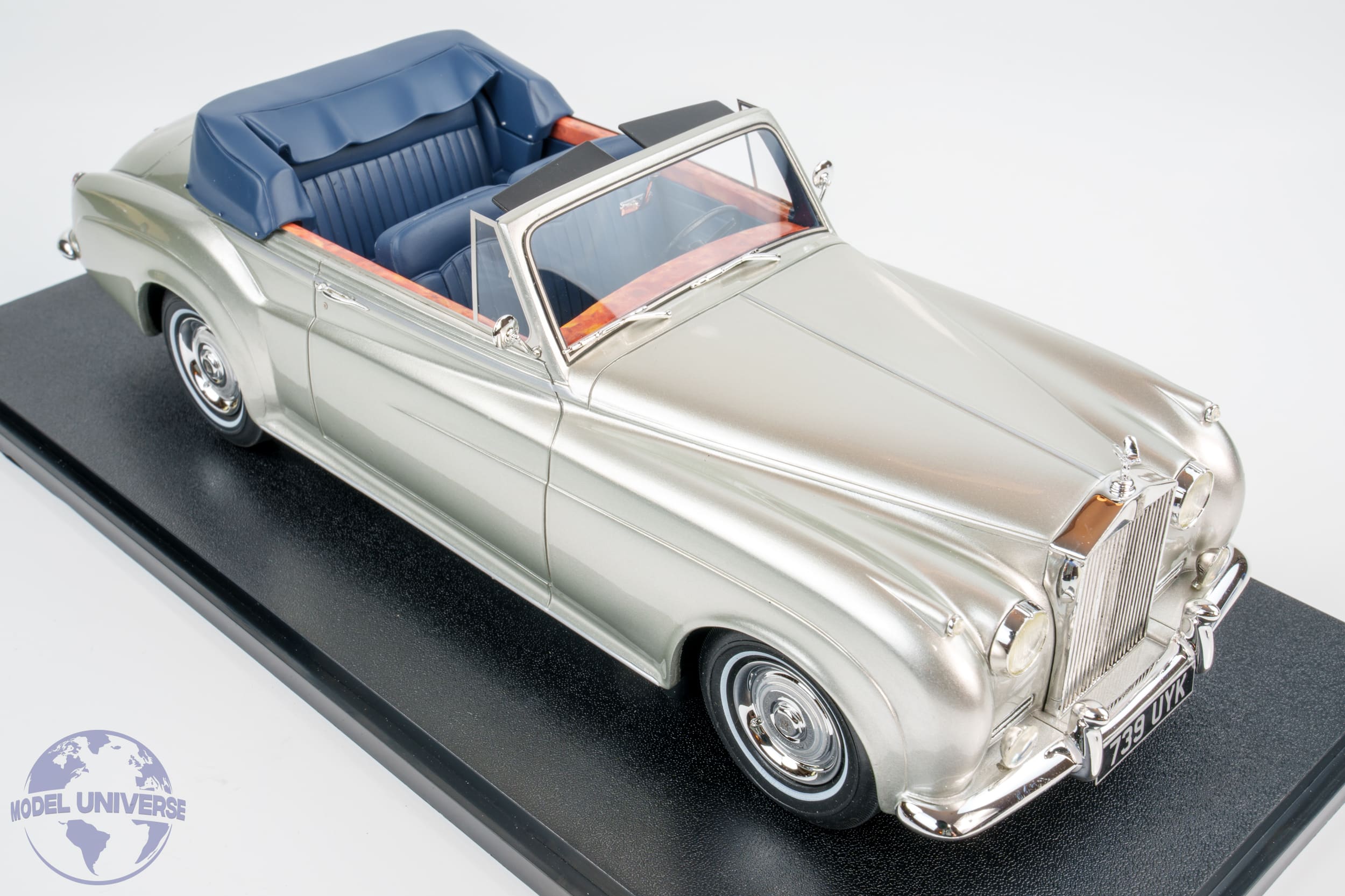 Cult Scale - 1:18 Rolls-Royce Silver Cloud DHC Shell Grey 1960